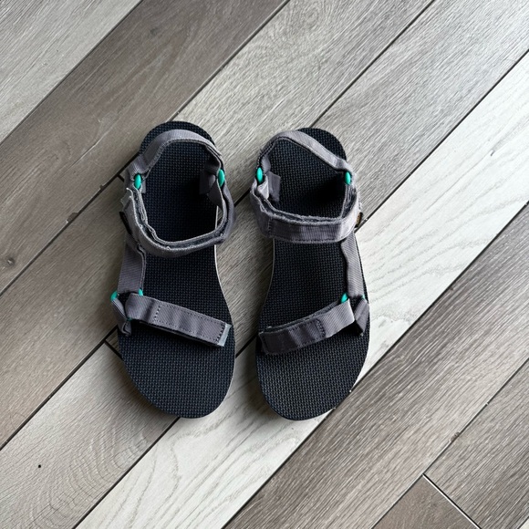 Teva Charcoal and Teal Women's Sandals | Size: 9 | Regular Condition - Picture 3 of 5